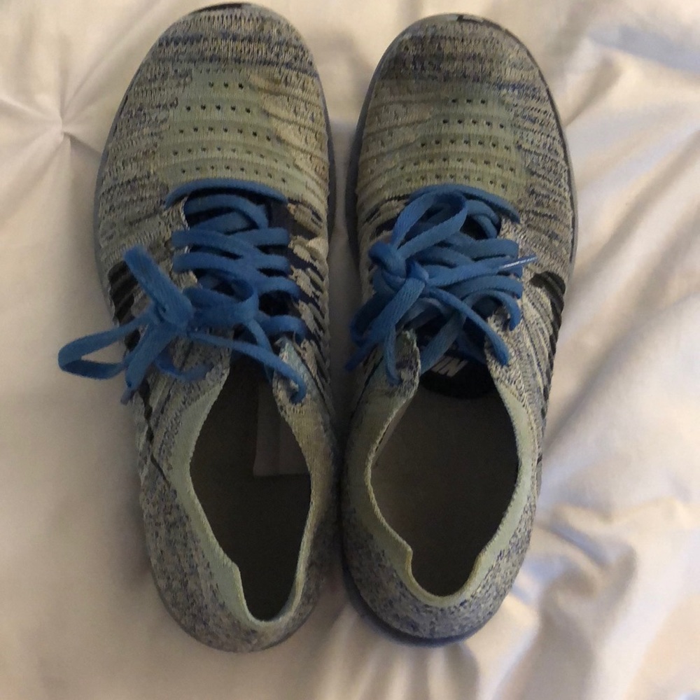 Nike FlyKnit Sneakers